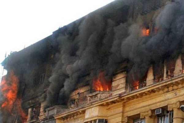 हावड़ा : थर्माकोल के कारख़ाने में लगी भीषण आग