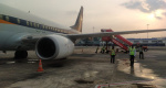 कोलकाता एयरपोर्ट पर स्पाइस जेट से जाने वाले यात्रियों का हंगामा