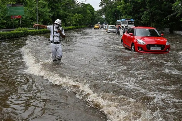 आज से कोलकाता समेत दक्षिण बंगाल में भारी बारिश, अलर्ट जारी