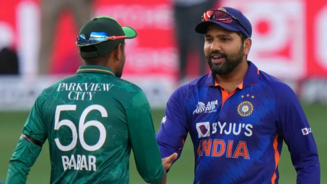 भारत बनाम पाकिस्तान Live : तूफानी शुरुआत के बाद भारत को पहला झटका, कप्तान OUT
