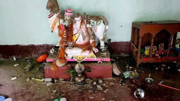 बांग्लादेश में रातभर में तोड़े गए 14 हिंदू मंदिर, तालाब में फेंक दीं मूर्तियां; मचा हंगामा