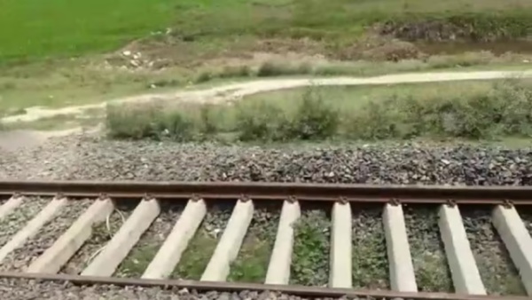 बिहार में अब रेल ट्रैक की हुई चोरी, दो किलोमीटर पटरी उखाड़कर ले गए चोर