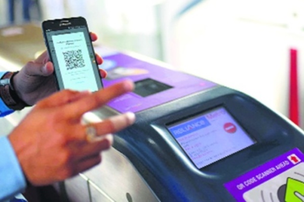 मेट्रो के टिकटिंग सिस्टम में बदलाव, क्यूआर कोड के जरिये हो रही है एंट्री