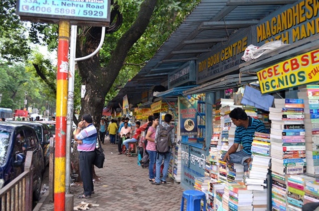 एक तो गर्मी का सितम दूसरा ऑनलाइन बिक्री ने बोईपाड़ा के दुकानदारों की परेशानी बढ़ाई !