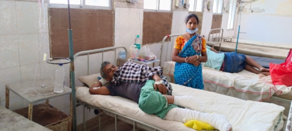 Balasore Train Accident : लौटे तो, मगर अस्पताल बन गया अस्थायी घर
