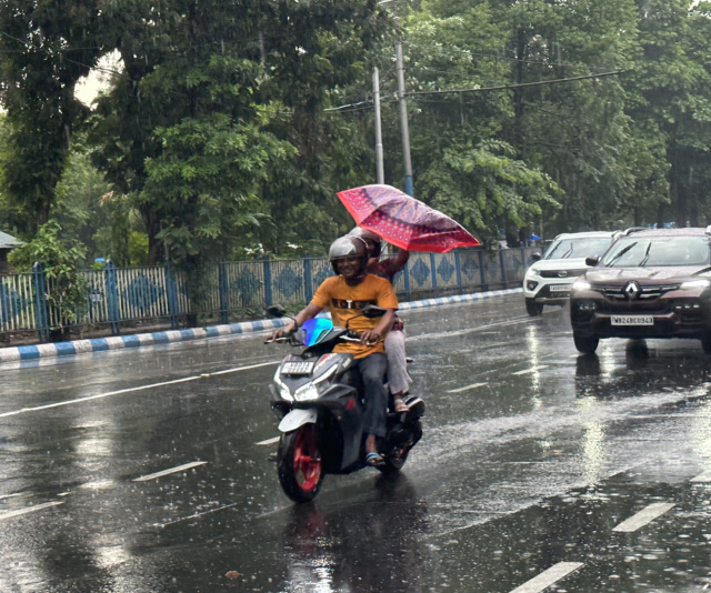 Relief in Kolkata : ढाई घण्टे की बारिश में 6 डिग्री तक कम हुआ तापमान