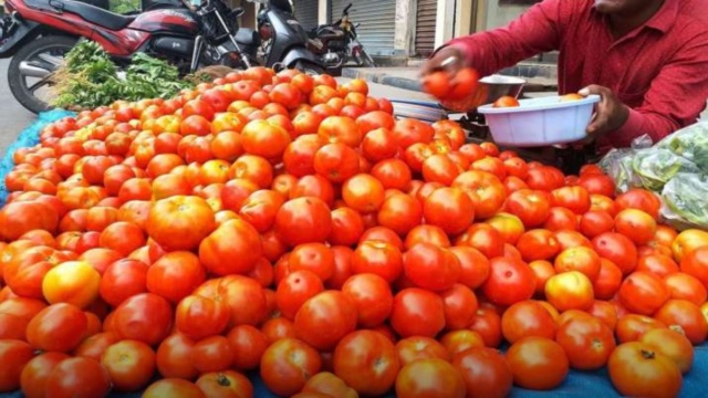 The couple looted the entire truck full of tomatoes, the victim farmer narrated the story while crying.