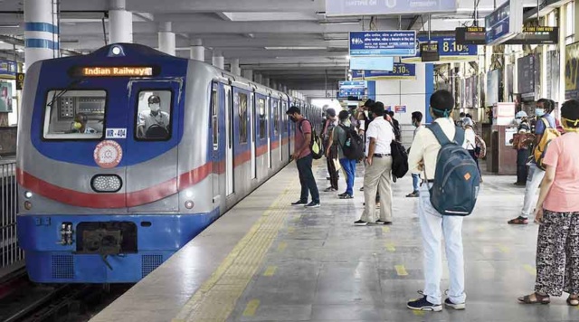 Gandhi Jayanti Metro Services : कल करने वाले हैं मेट्रो से सफर तो ये खबर है आपके लिए …