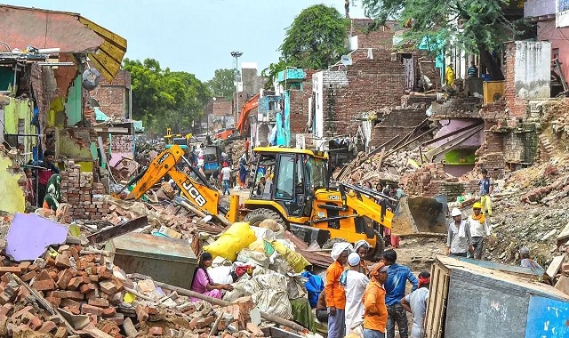 Ban on bulldozer action near Sri Krishna Janmabhoomi, SC sent notice to Railways.