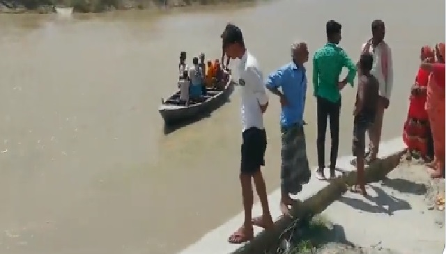 बिहार में बागमती नदी में नाव पलटने से बड़ा हादसा, 18 स्कूली बच्चे हुए लापता