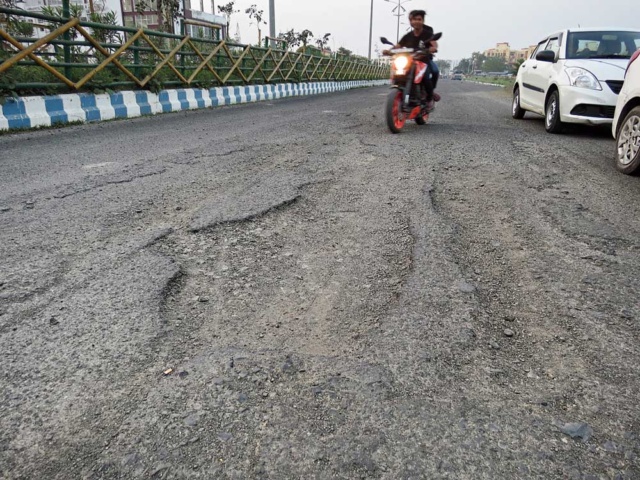 Kolkata Streets :  अब प्लास्टिक से बनेंगी सड़कें, जानें क्या है Plastic Roads ?