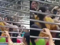 Local Train Viral Video : चलती ट्रेन में महिलाओं ने की एक-दूसरे से मारपीट, खींचे एक दूसरे के बाल