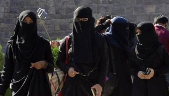 ईरान में हिजाब नहीं पहनने वाली महिलाओं पर सख्ती, 10 साल तक होगी जेल