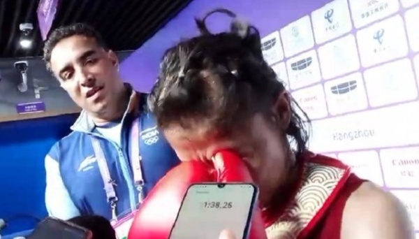 पदक जीतने के बाद भी भभक-भभक कर रोने लगीं रोशिबिना देवी