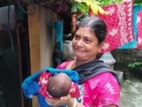 Bengal News :  लाचार मां ने इस वजह से कर दिया दूधमुंहे बच्चे को दान