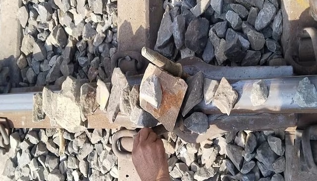 राजस्थान में वंदे भारत ट्रेन को पलटने की साजिश, वीडियो हुआ वायरल
