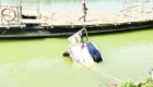 ब्रेक की जगह एक्सीलेटर पर दबा पैर, गंगा नदी में गिरी कार