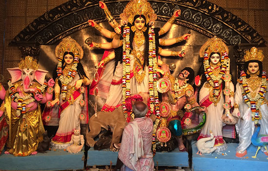 Kolkata Durga Puja: इस बार बस से कर सकेंगे दुर्गापूजा की सैर, की जा रही विशेष व्यवस्‍था… | Sanmarg